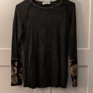 Hailey & Co.Women's Black Floral Sleeve Top